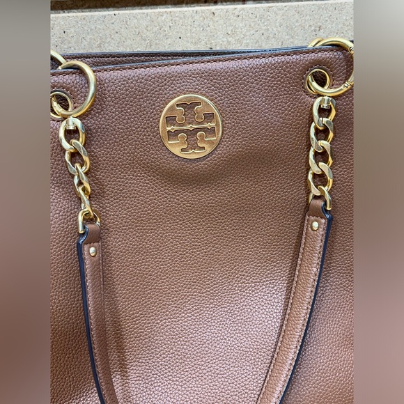 TORY BURCH EVERLY TOTE 👜 WITHOUT DUST BAG CAN’T REMEMBER EVER USING IT - Picture 11 of 16